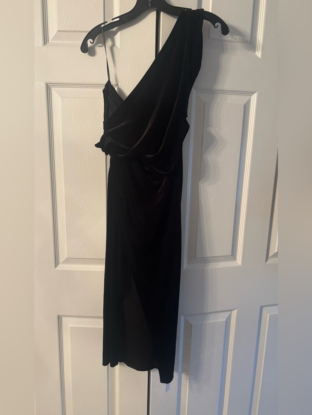 Commense Black One-Shoulder Evening Gown